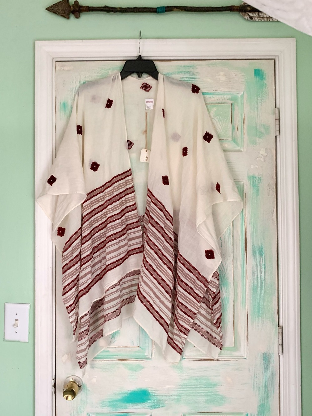 BRAND NEW WITH TAGS Shyanne Cream & Burgundy Red Aztec Western Poncho OS